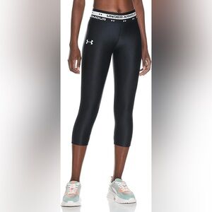 New Under Armour Girls Ankle Crop Leggings small Black